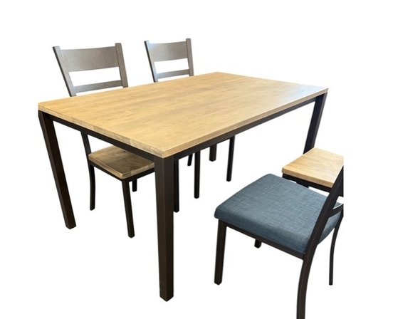 Table with 4 chairs by Amisco