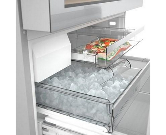 Bosch 36-Inch, 20.5 Cu.Ft. Counter Depth French 4-Door Refrigerator With Flexbar™ - B36CL81ENG